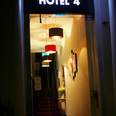 Exhibition Court 4 Hotel Londres