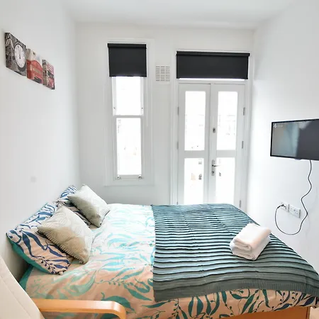 City Gate Kensington Apartment