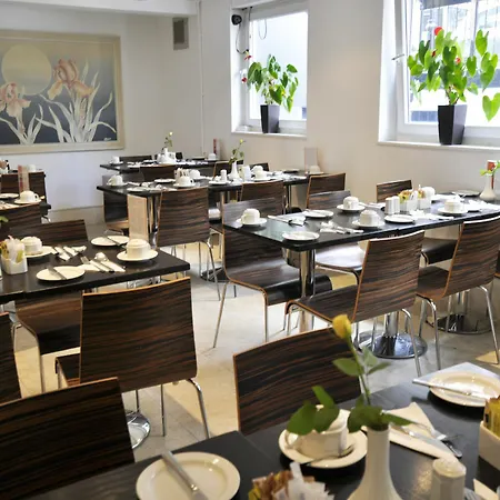 Kensington Court - Earls Court Отель 3*