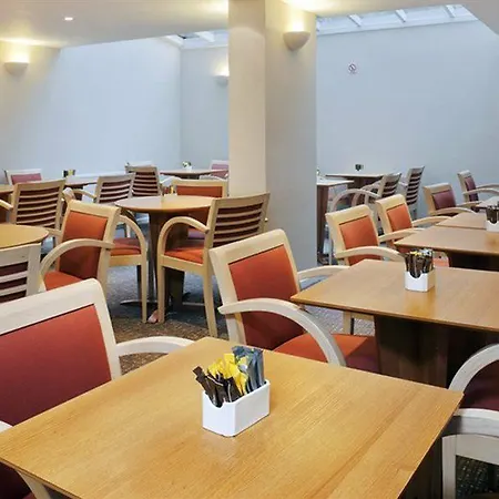 Express Victoria By Ihg Hotel 3*