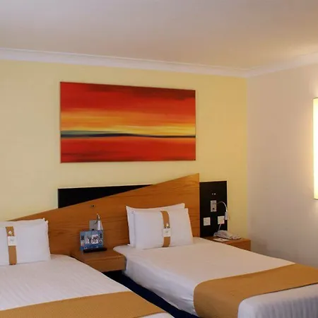 Express Victoria By Ihg Hotel 3*
