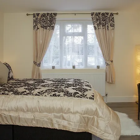 Gooseacre 3* Harrow