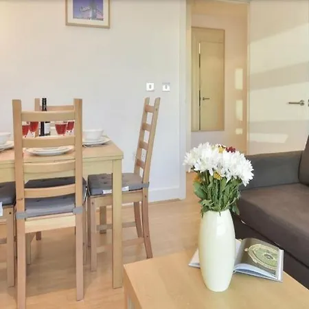 Beautiful 4-bedroom Flat In Bridge/borough! London