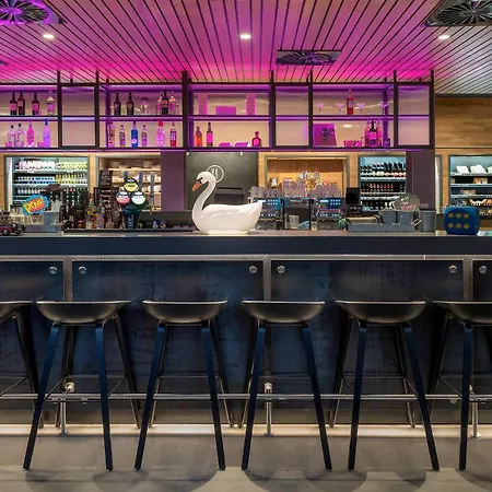 Hotel Moxy Excel