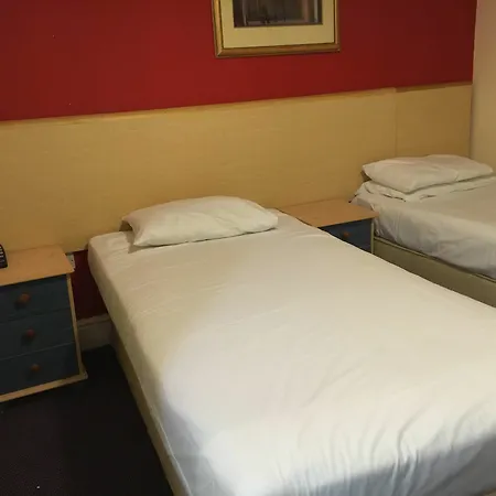 Отель Western Queens Crystal Palace 3*