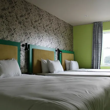 Отель Western Queens Crystal Palace 3*