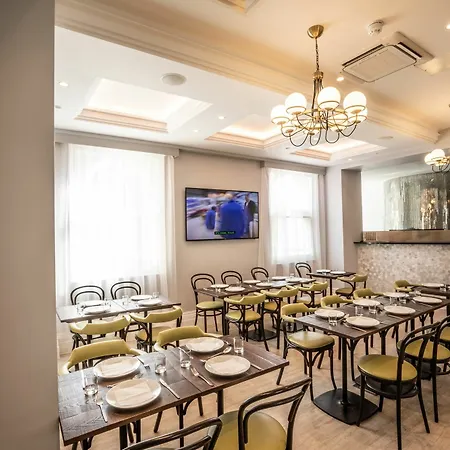 Western Queens Crystal Palace Hotel 3*
