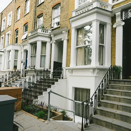 Room2 Hammersmith Townhouse Aparthotel 4*