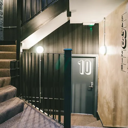 Room2 Hammersmith Townhouse Aparthotel 4*