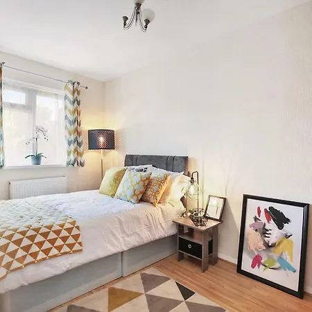 Charming In The Heart Of Chiswick