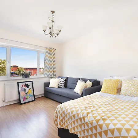 Charming In The Heart Of Chiswick