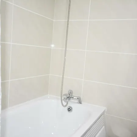 Zone 2 Three Bedroom Apartamento