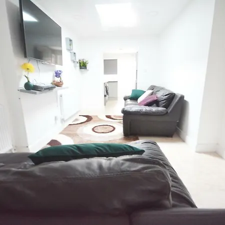 Apartment Zone 2 Three Bedroom London