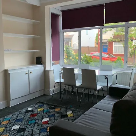 Marble Tooting House Holiday home *