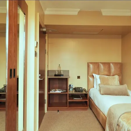 酒店 Radisson Blu Hotel, Bond Street 4*