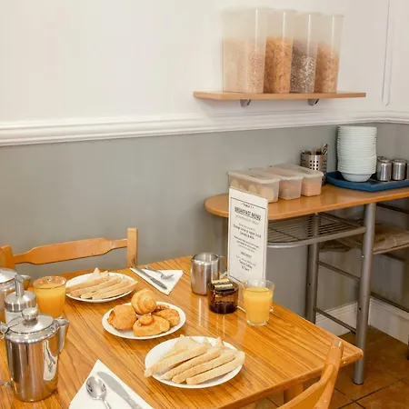 Hotell Oyo Townhouse New England, Victoria 3*