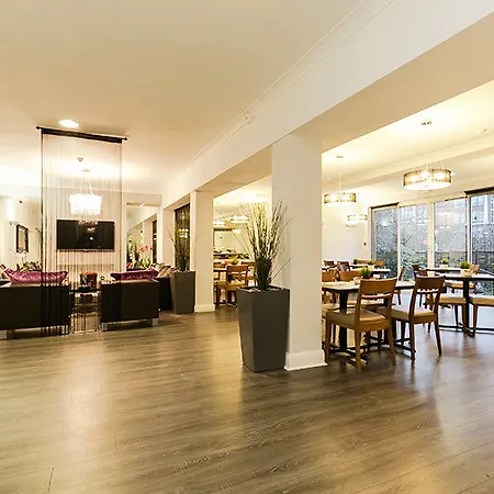 Croft Court מלון