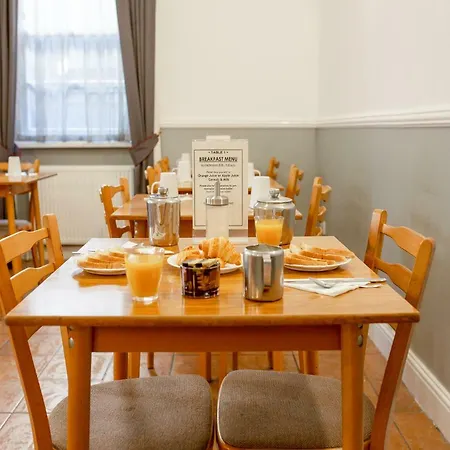 Hotell Oyo Townhouse New England, Victoria