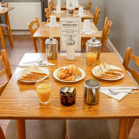 Hotell Oyo Townhouse New England, Victoria