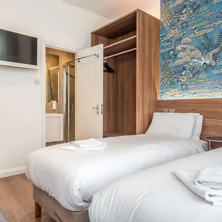 Hotel Queens Drive At Finsbury Park 3*