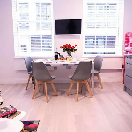 Quiet West End By Indigo Flats Appartamento *