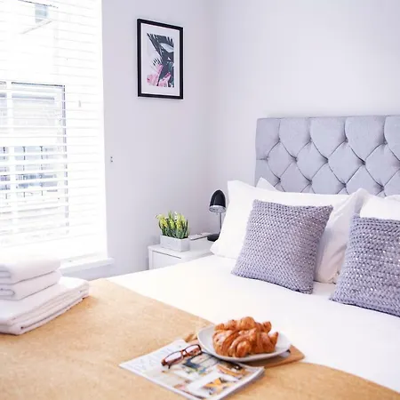 Quiet West End By Indigo Flats Apartment London