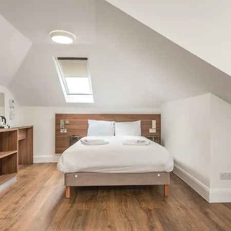 Hotel Queens Drive At Finsbury Park 3*
