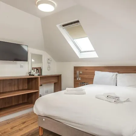 Hotel Queens Drive At Finsbury Park London