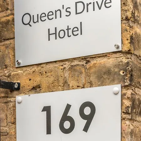 Queens Drive At Finsbury Park Hotel 3*