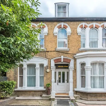 Queens Drive At Finsbury Park 3* London