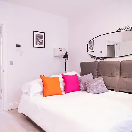 Quiet West End By Indigo Flats Appartamento *