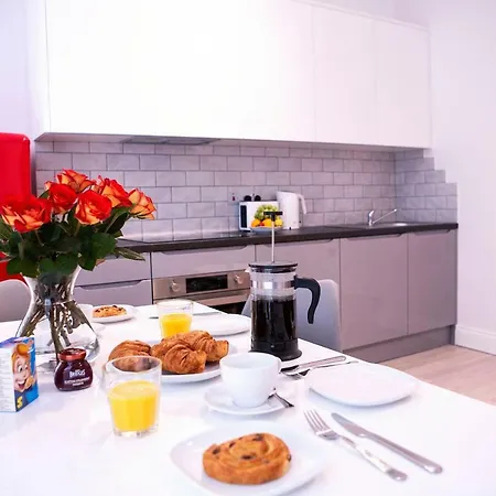 Quiet West End By Indigo Flats Appartamento