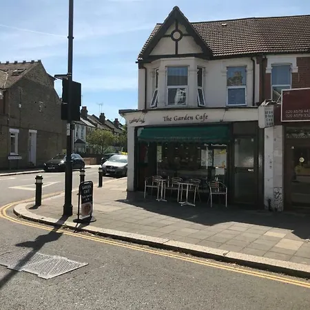 Western Northfields Ealing 3*