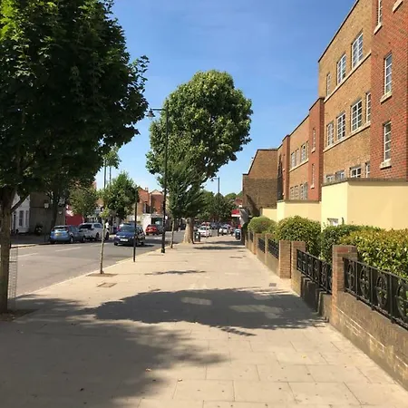 Western Northfields Ealing 3*
