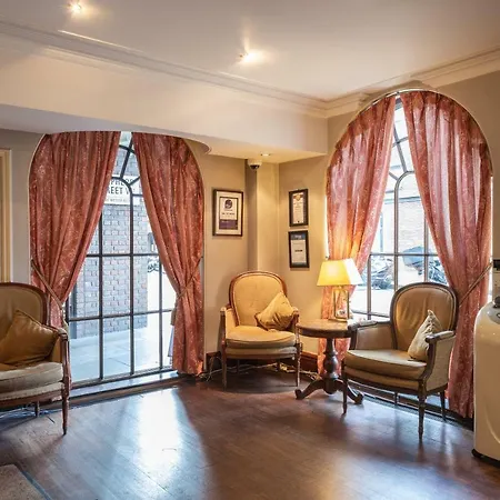 Park Lane Mews 4*
