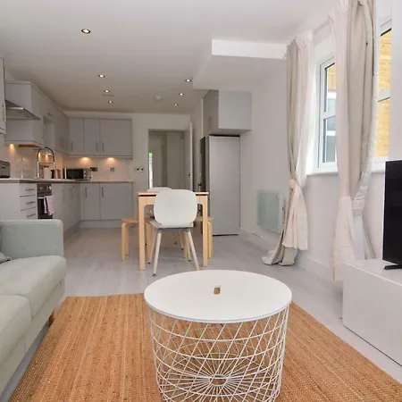 Wharf - Macarena Apartment London