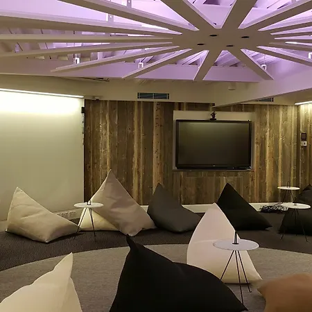 Radisson Blu Hotel, London Heathrow 4*