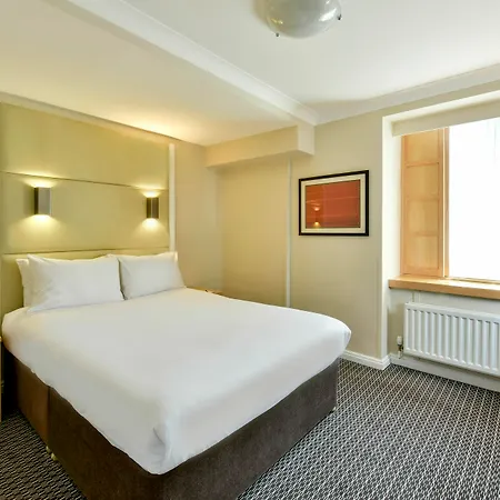 Palace 4* London