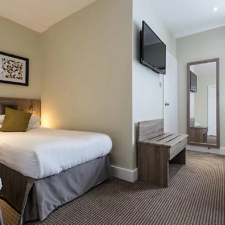 Phoenix Hotel 4*