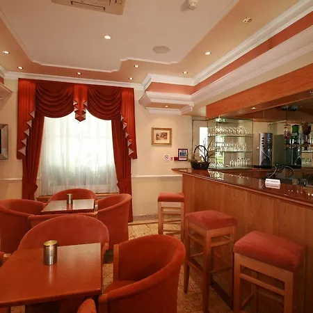 Hotel Days Hyde Park 3*