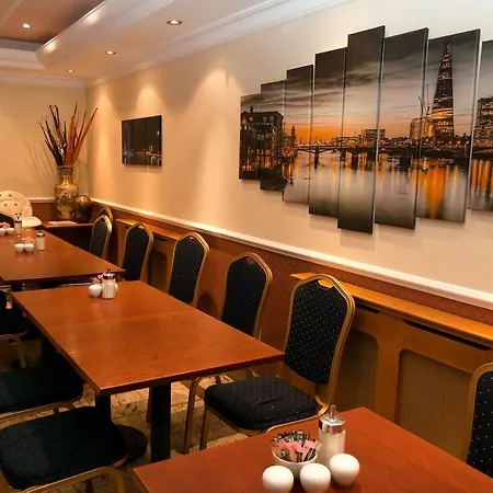 Days Hyde Park Hotel London
