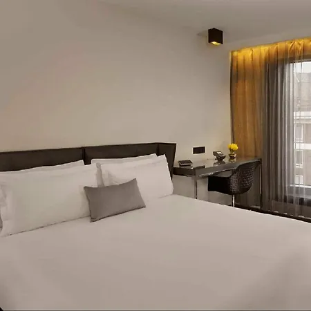 Park Plaza Waterloo 4*