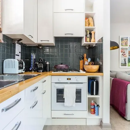 Delightful 2 Bed Garden Flat In Shepherd's Bush Apartment
