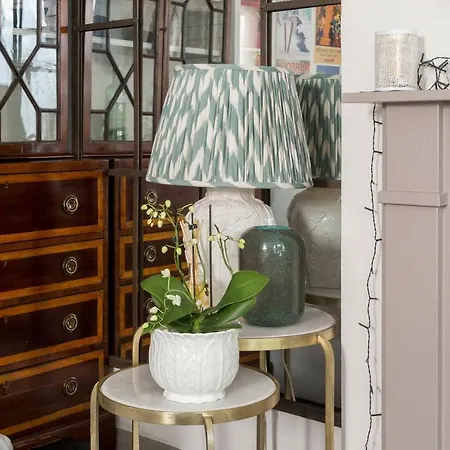 Delightful 2 Bed Garden Flat In Shepherd's Bush Apartment