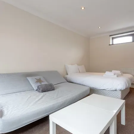4 Bedroom Mews House In Kensal Rise London