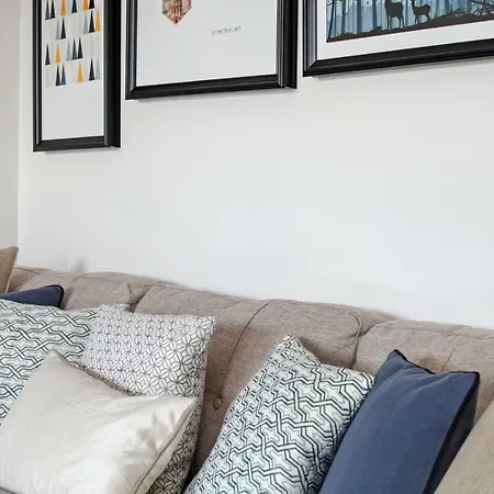 Stylish Near Central Free Wifi *