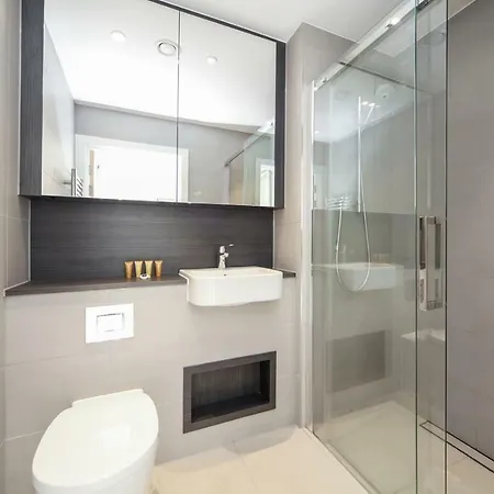 Stylish Near Central Free Wifi