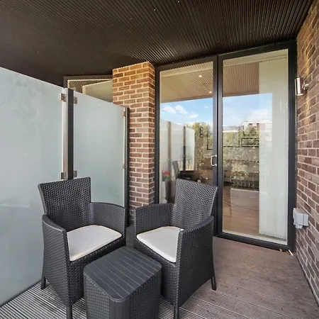 Stylish Near Central Free Wifi