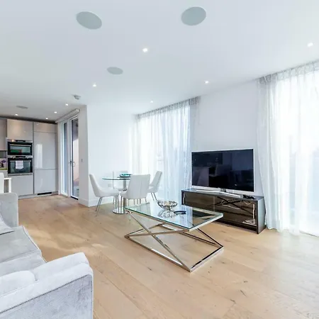 Stylish Near Central Free Wifi *