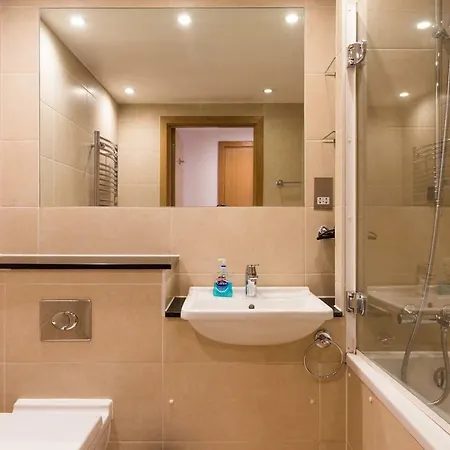 Modern 2 Bed 2 Bath Hyde Park Apartment London